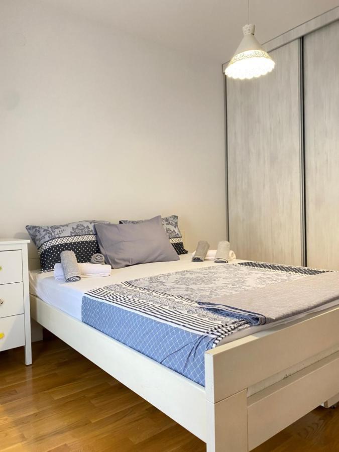 Apartman Vesna City 2. Pg พอดโกริกา ภายนอก รูปภาพ