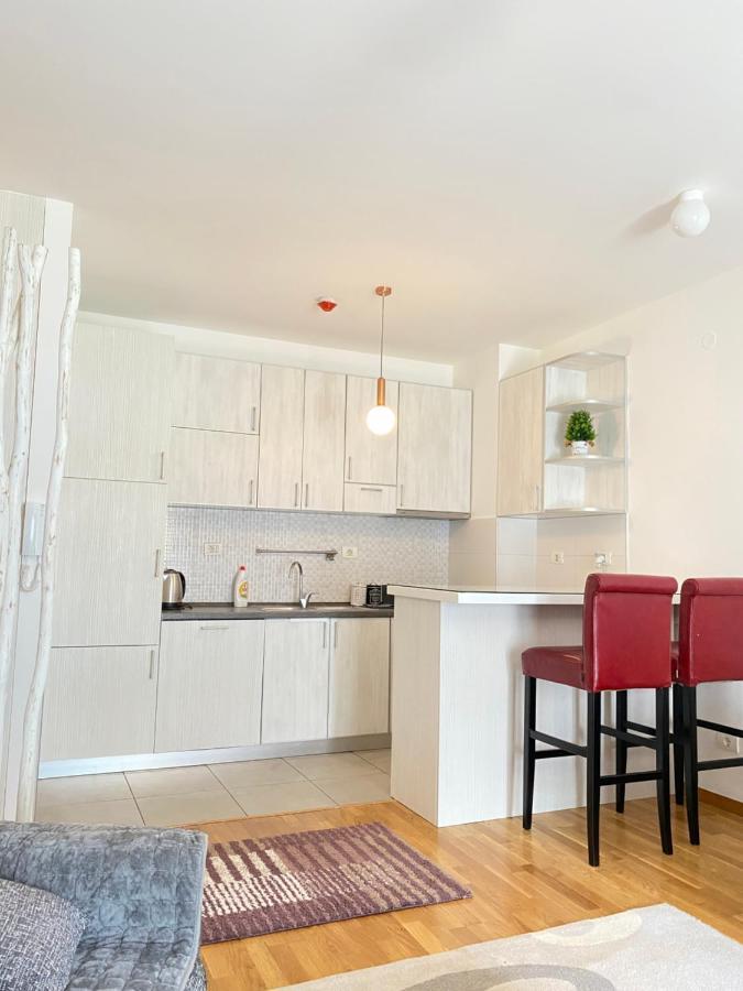 Apartman Vesna City 2. Pg พอดโกริกา ภายนอก รูปภาพ