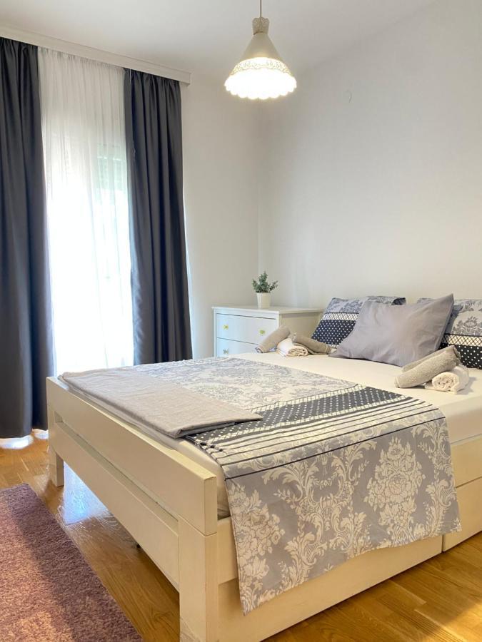 Apartman Vesna City 2. Pg พอดโกริกา ภายนอก รูปภาพ