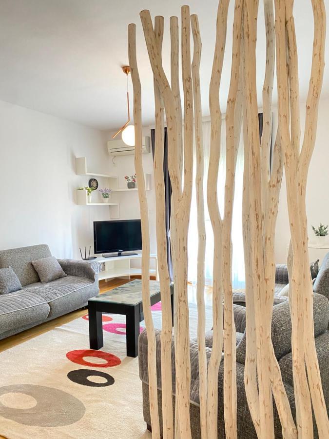 Apartman Vesna City 2. Pg พอดโกริกา ภายนอก รูปภาพ