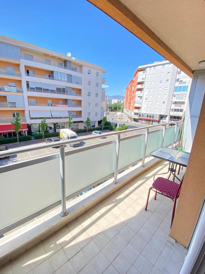Apartman Vesna City 2. Pg พอดโกริกา ภายนอก รูปภาพ